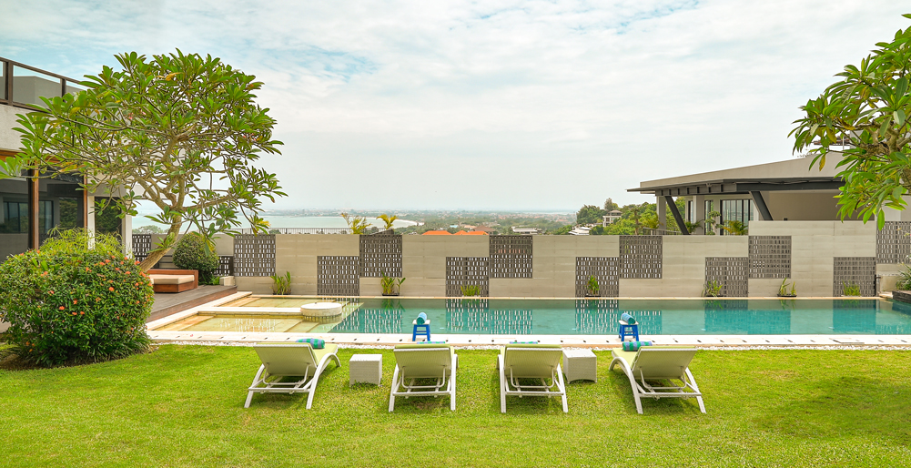 Villa Aiko - Relaxing pool area